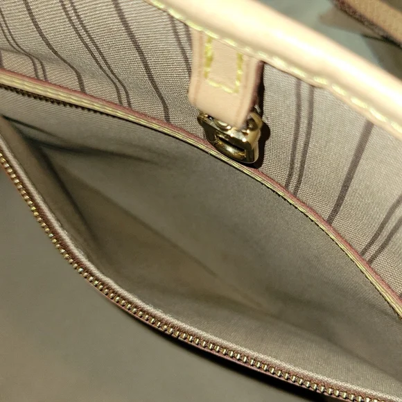 Authentic LV MM Neverful Tote2021 - Picture 9 of 17